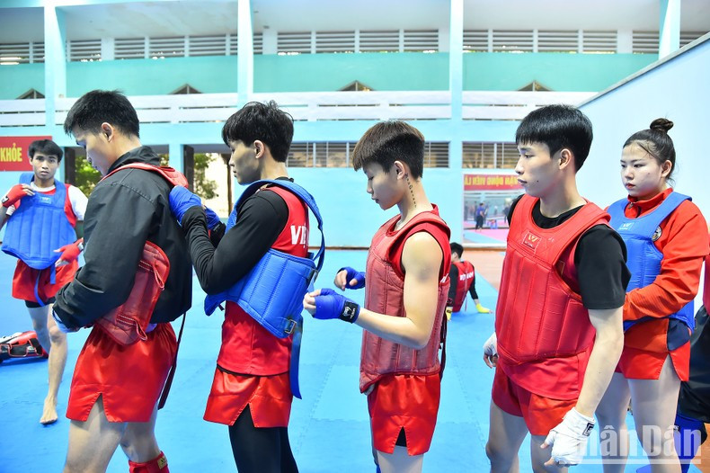 Among the summoned athletes, there are many notable faces such as Nguyen Thi Tuyet Mai (An Giang), Tran Vo Song Thuong (Binh Dinh), Nguyen Thi Thanh Tuyen (Binh Dinh), Ngo Duc Manh (Binh Dinh (People's Police team), Huynh Van Cuong (Da Nang), and Dang Van Thang (Ho Chi Minh City). Among the summoned athletes, there are many notable faces such as Nguyen Thi Tuyet Mai (An Giang), Tran Vo Song Thuong (Binh Dinh), Nguyen Thi Thanh Tuyen (Binh Dinh), Ngo Duc Manh (Binh Dinh (People's Police team), Huynh Van Cuong (Da Nang), and Dang Van Thang (Ho Chi Minh City).