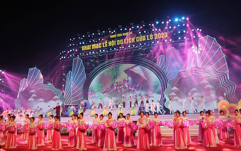 Art programme ‘‘Cua Lo-Colour of the Sea’’. Art programme ‘‘Cua Lo-Colour of the Sea’’.