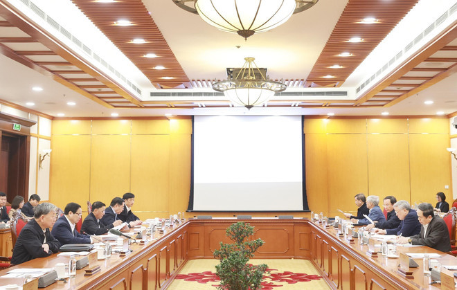 The meeting of the Party Central Committee’s Politburo and Secretariat provides input to a specialised report regarding breakthroughs in science, technology, innovation, and digital transformation. (Photo: VNA)