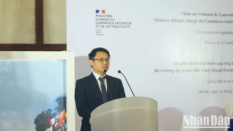 Vo Xuan Hoai, Deputy Director of the National Innovation Centre, speaking at the event. (Photo: TRUNG HUNG)