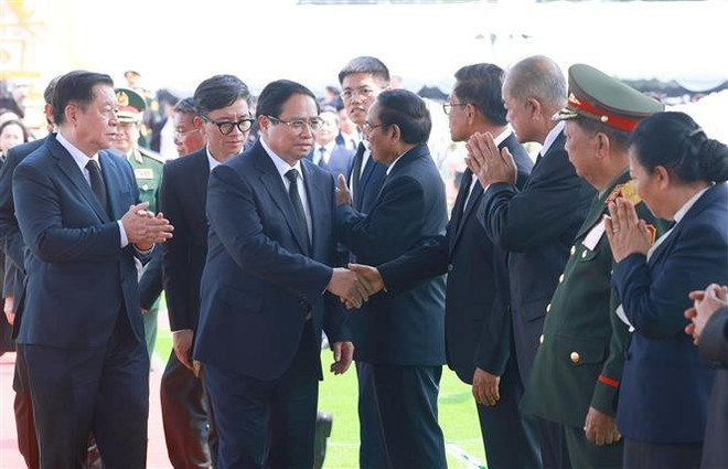 PM Pham Minh Chinh extends condolences to the Party and State of Laos. (Photo: VNA)