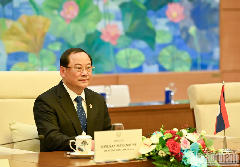 Lao PM Sonexay Siphandone speaks at the meeting. Lao PM Sonexay Siphandone speaks at the meeting.