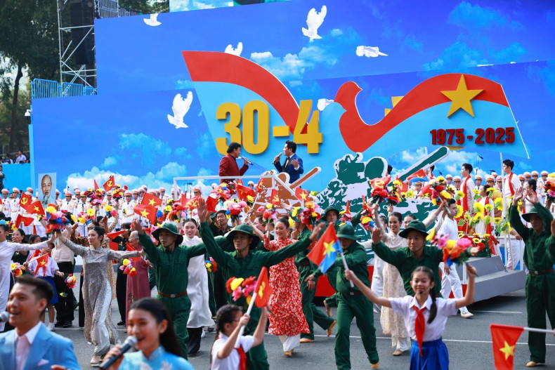 Art performance “Radiant Land of Vietnam”. (Photo: VNA) Art performance “Radiant Land of Vietnam”. (Photo: VNA)