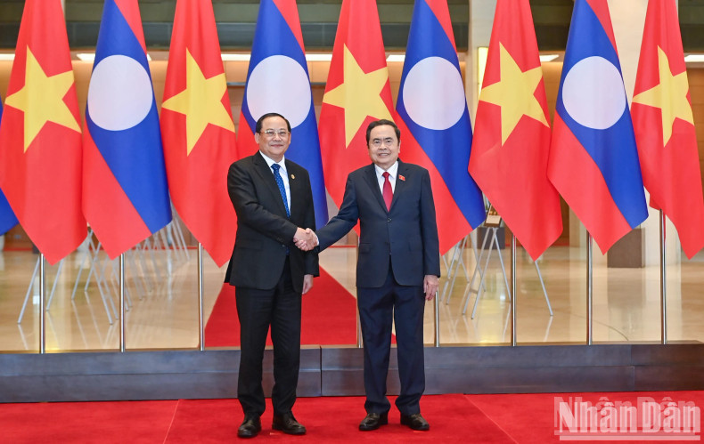 NA Chairman Tran Thanh Man and Lao PM Sonexay Siphandone. NA Chairman Tran Thanh Man and Lao PM Sonexay Siphandone.