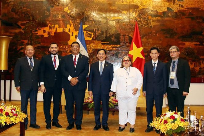 Delegates at the meeting between Deputy Prime Minister and Minister of Foreign Affairs Bui Thanh Son and Nicaragua’s Foreign Minister Valdrack Jaentschke (Photo: VNA) Delegates at the meeting between Deputy Prime Minister and Minister of Foreign Affairs Bui Thanh Son and Nicaragua’s Foreign Minister Valdrack Jaentschke (Photo: VNA)