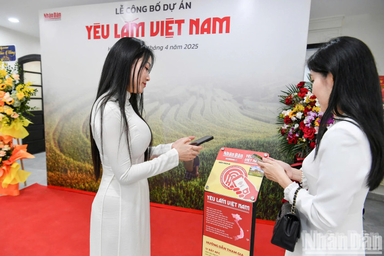 After more than four months of implementation, there have been tens of thousands of successful check-ins, sharing tourists' photos at NFC chip-integrated boards across the country.