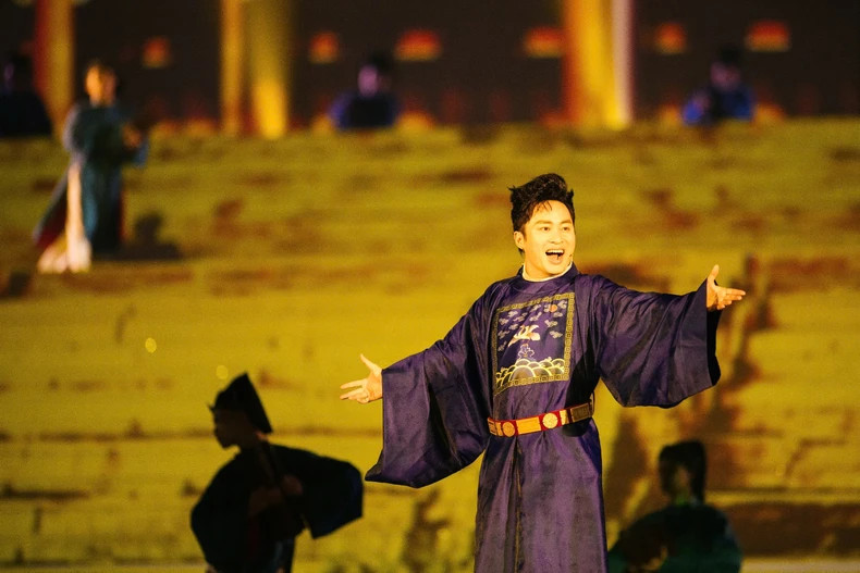 Singer Tung Duong is set to deliver a debut performance in Japan