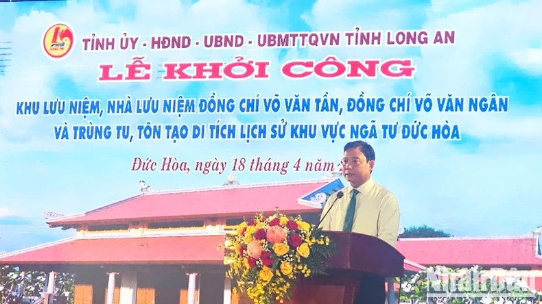 Vice Chairman of Long An Provincial People's Committee Pham Tan Hoa speaks at the ceremony.