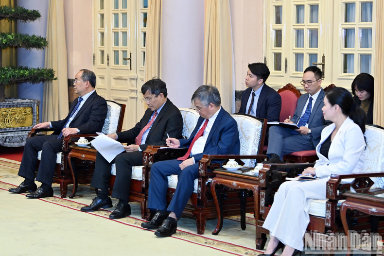 Vietnamese delegates attending the reception.