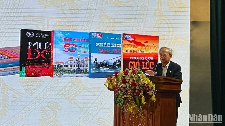 Professor Dr. Dinh Xuan Dung introduces the book The Thirty-Year Battle.