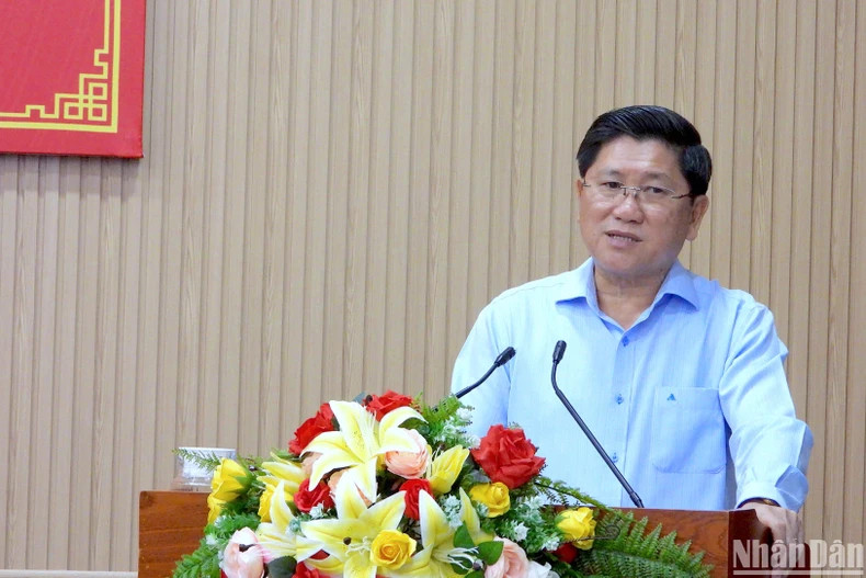 Vice Chairman of the People's Committee of Ca Mau Province Le Van Su speaking at the conference. Vice Chairman of the People's Committee of Ca Mau Province Le Van Su speaking at the conference.