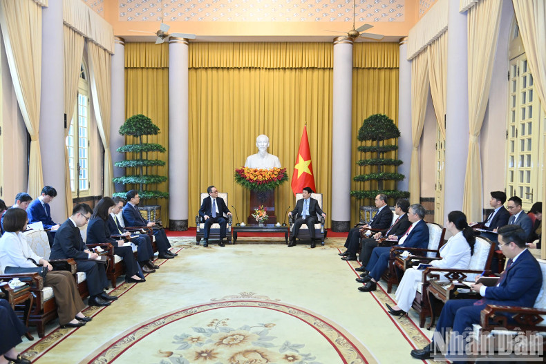 Overview of the reception.