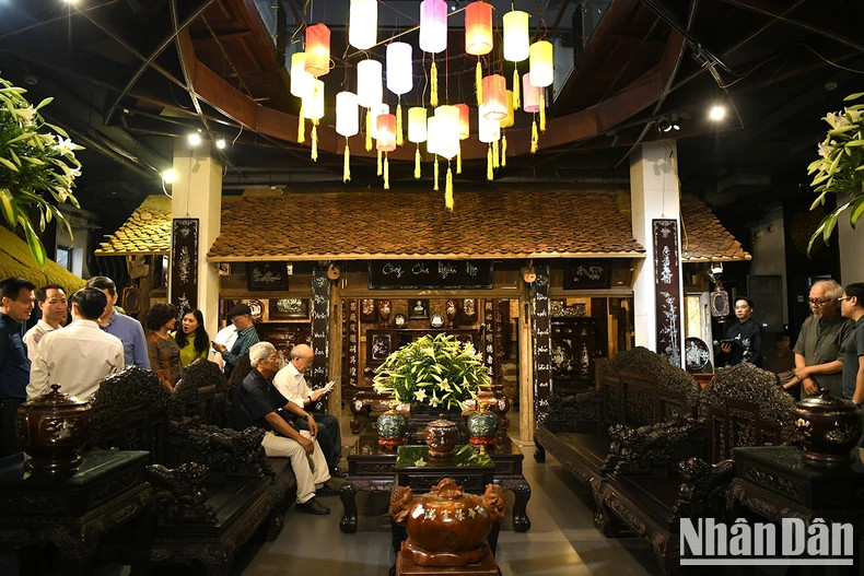 Space to introduce the quintessence of Chuyen My mother-of-pearl inlay craft (Phu Xuyen, Hanoi). Space to introduce the quintessence of Chuyen My mother-of-pearl inlay craft (Phu Xuyen, Hanoi).