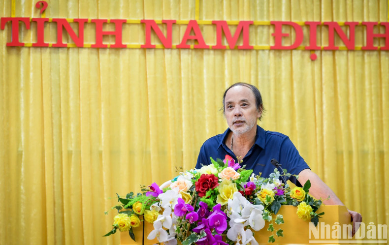 Dr Doan Cong Khanh, an economic expert, discusses "Low carbon emission industrial development: Opportunities, challenges and solutions". Dr Doan Cong Khanh, an economic expert, discusses "Low carbon emission industrial development: Opportunities, challenges and solutions".