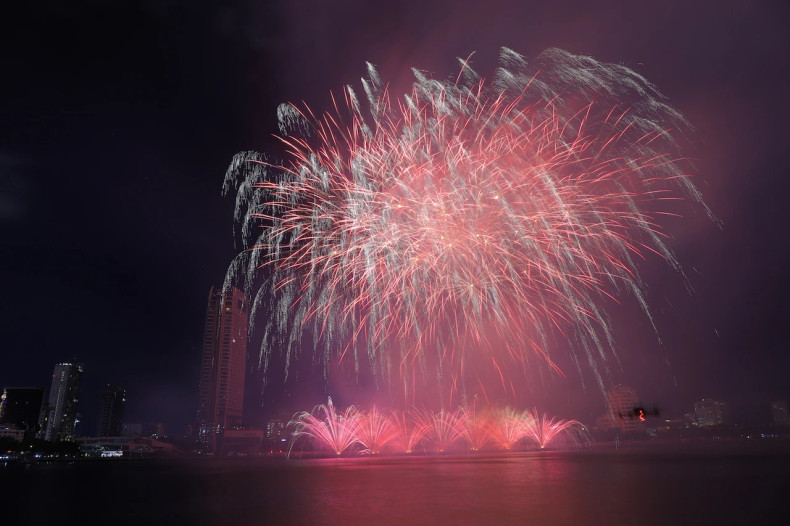 German team takes the audience on an adventure through the intense emotions of love. German team takes the audience on an adventure through the intense emotions of love.