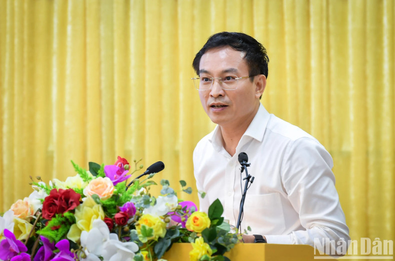 Associate Professor, Dr Bui Van Huyen, Director of the Institute of Economics, Ho Chi Minh National Academy of Politics, shares "Green growth model in Nam Dinh: Resources and motivation". Associate Professor, Dr Bui Van Huyen, Director of the Institute of Economics, Ho Chi Minh National Academy of Politics, shares "Green growth model in Nam Dinh: Resources and motivation".