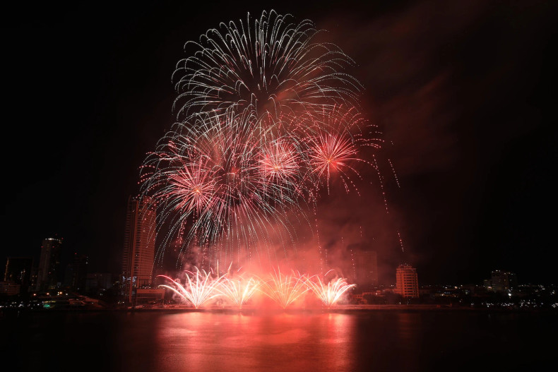 The light party on the Han River promises to welcome the audience on the evening of June 29 for displays by the Chinese and Finnish teams with the theme "Made of Fairy Tales". The light party on the Han River promises to welcome the audience on the evening of June 29 for displays by the Chinese and Finnish teams with the theme "Made of Fairy Tales".