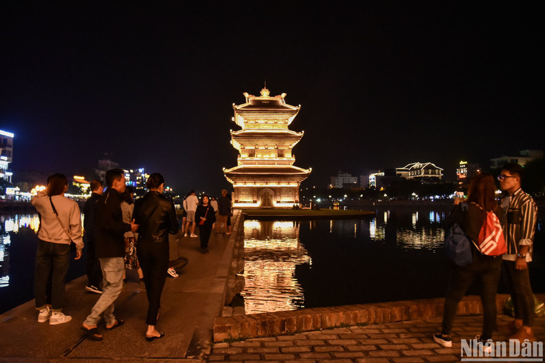 Tu An Tower is a unique architectural work imbued with Vietnamese Buddhism. It is a place not to be missed every time you set foot in Ninh Binh City.