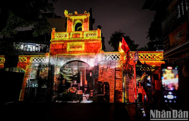 [In Pictures] Hanoi Night - Touching Point of Emotions ảnh 14