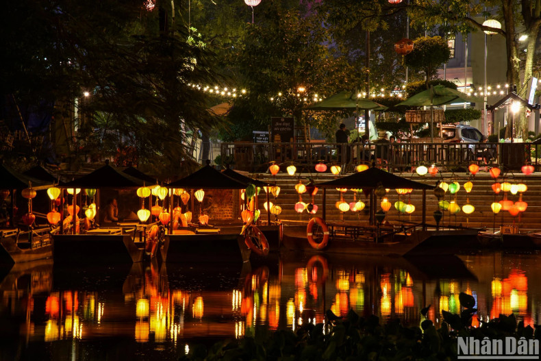 The space around the walking street is decorated with colourful lanterns, bringing unforgettable experiences when coming here.
