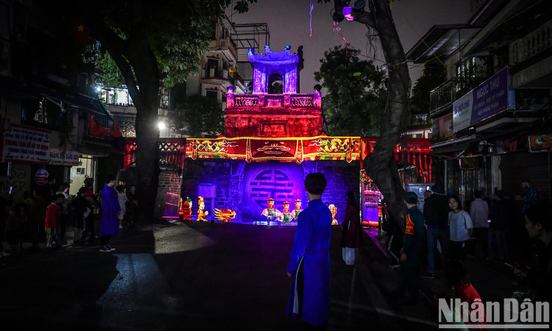 At exactly 20:00 on November 24, 2023, a ceremony was organised to launch Hanoi night tourism products began at O Quan Chuong (Hoan Kiem District).