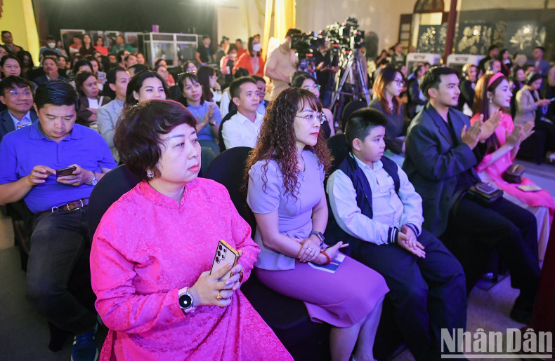 People of the Capital are especially interested in this unique cultural event.