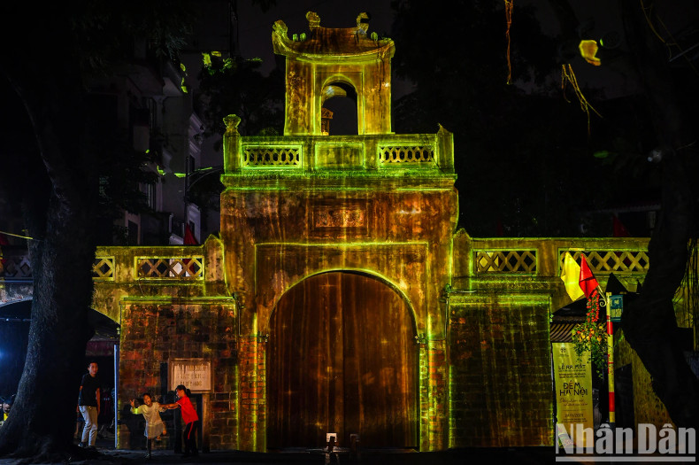 [In Pictures] Hanoi Night - Touching Point of Emotions ảnh 16