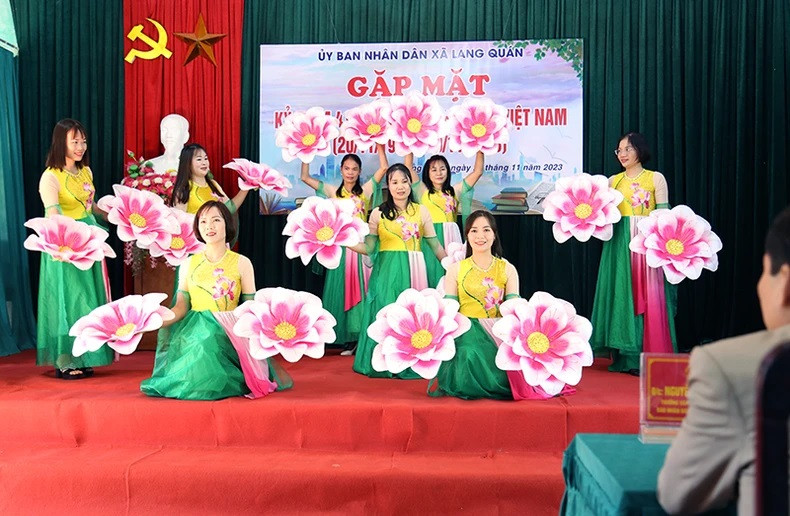 A performance to celebrate the 41st anniversary of Vietnamese Teachers' Day. A performance to celebrate the 41st anniversary of Vietnamese Teachers' Day.