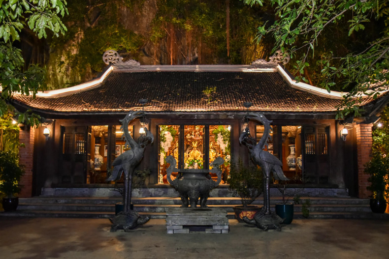 Mother Goddess Temple is located on the campus of Hoa Lu Ancient Town.