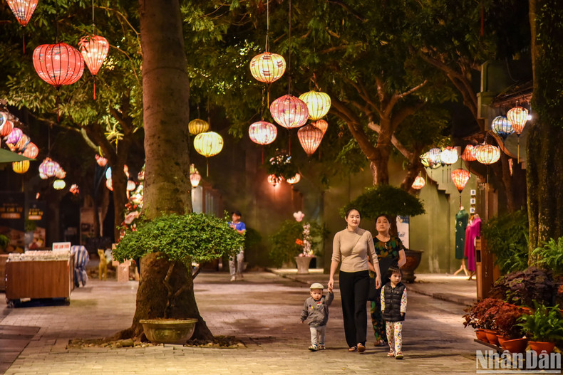 Hoa Lu Ancient Town was inaugurated on January 27, 2022. The project was built with the desire to introduce to visitors a traditional space of social and cultural life, customs and traditions of people in all parts of the country and recreate the history of Dai Viet from the 10th century.