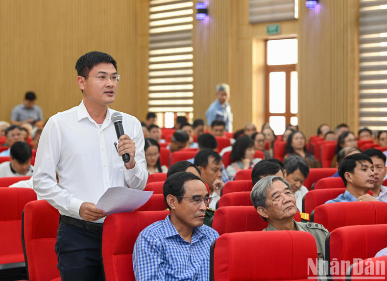 Voter Le Duc Hop contributes ideas on tourism development. Voter Le Duc Hop contributes ideas on tourism development.