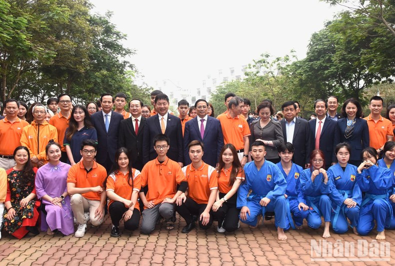 PM Pham Minh Chinh visits FPT Univversity. (Photo: NDO) PM Pham Minh Chinh visits FPT Univversity. (Photo: NDO)