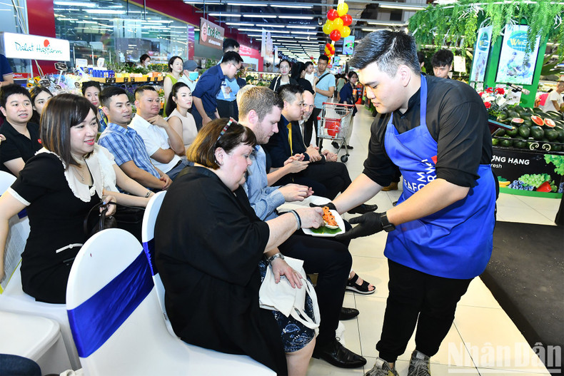 Participants invited to taste Norwegian salmon at the event. Participants invited to taste Norwegian salmon at the event.