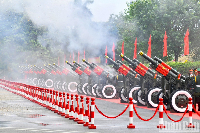 RoK President Yoon Suk Yeol was greeted with a 19-gun salute at the ceremony.