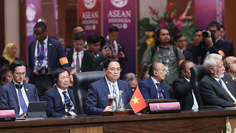 Prime Minister Pham Minh Chinh at the 18th East Asia Summit (Photo: VNA) Prime Minister Pham Minh Chinh at the 18th East Asia Summit (Photo: VNA)