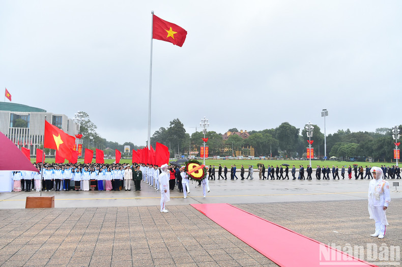 The event was attended by Party Central Committee member and Minister of Foreign Affairs Bui Thanh Son, deputy foreign ministers, ambassadors, and chiefs of Vietnamese representative agencies.