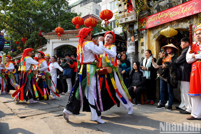 The festival aims to commemorate Bo Cai Dai Vuong Phung Hung, who reigned over Vietnam during the 8th century and smashed the domination of China’s Tang dynasty. The festival aims to commemorate Bo Cai Dai Vuong Phung Hung, who reigned over Vietnam during the 8th century and smashed the domination of China’s Tang dynasty.