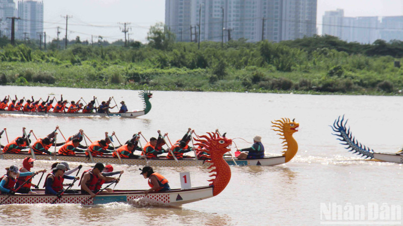 Fierce competition among teams at the boat race.