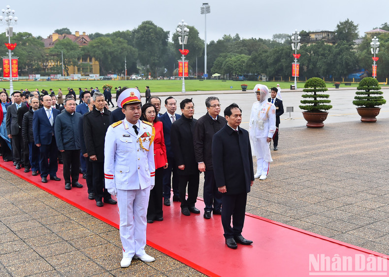 The delegates express their gratitude to President Ho Chi Minh - the national great leader and the beloved teacher of the Party.