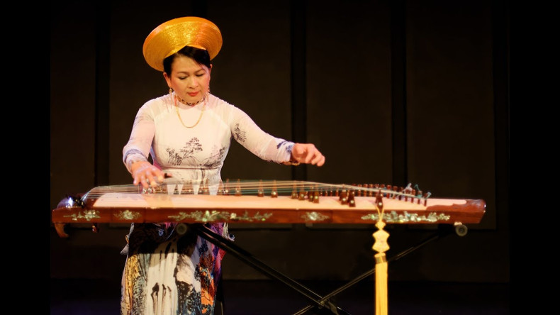 Prof. Ho Thuy Trang - the founder of Tieng To Dong ethnic music group