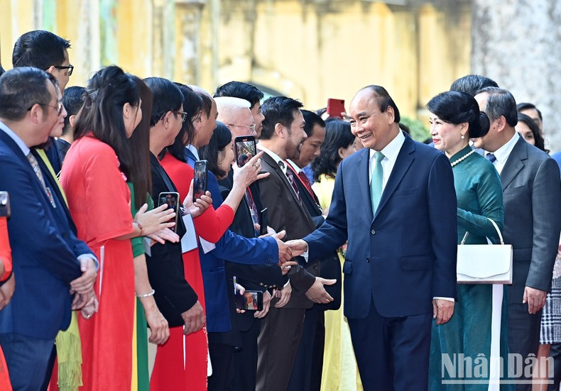 President Nguyen Xuan Phuc and a delegation of Overseas Vietnamese returned home to attend the annual Homeland Spring programme 2023.
