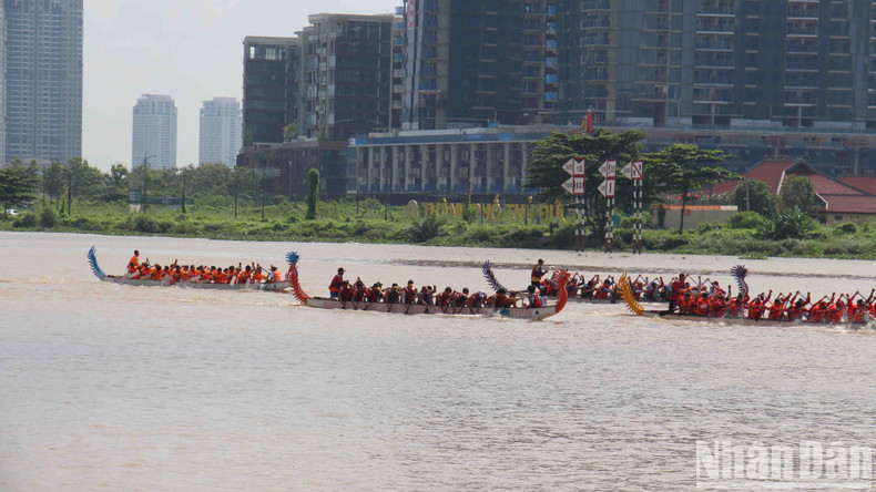 The rowers were divided into two groups.
