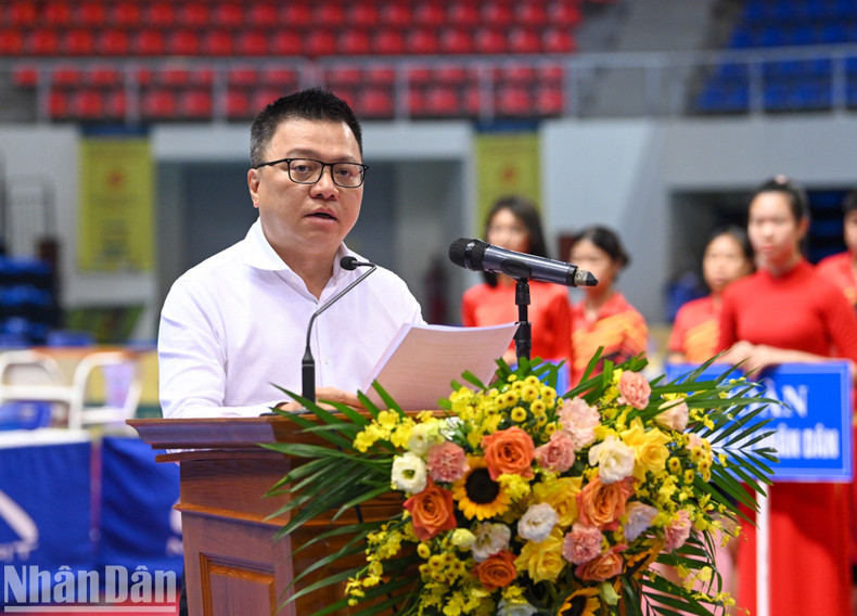 Editor-in-chief of Nhan Dan Newspaper Le Quoc Minh, who is also head of the tournament’s steering committee, addresses the opening ceremony.