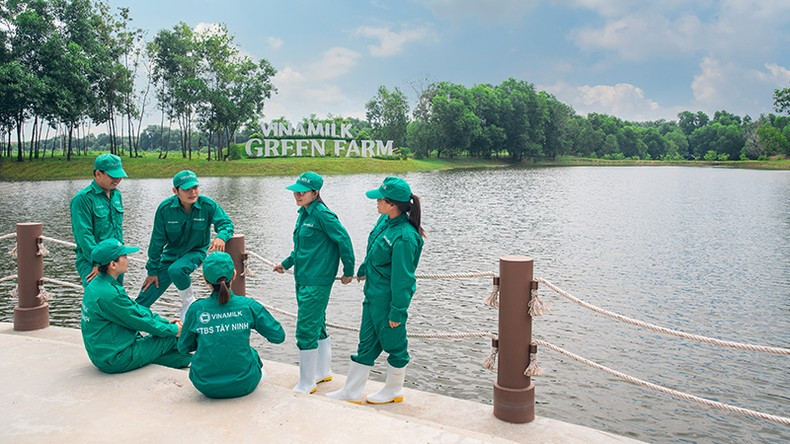 Vinamilk always strives to build a culture of “openness, cooperation, connection, respect for differences and promote creativity” at workplace Vinamilk always strives to build a culture of “openness, cooperation, connection, respect for differences and promote creativity” at workplace