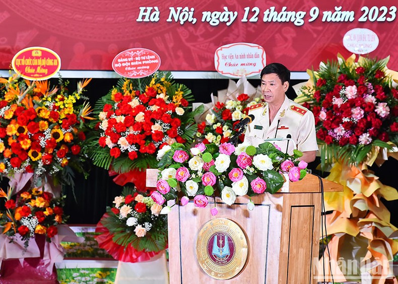 Lieutenant General, Professor, Dr. Tran Minh Huong, Director of the People's Police Academy, addressing the ceremony. Lieutenant General, Professor, Dr. Tran Minh Huong, Director of the People's Police Academy, addressing the ceremony.
