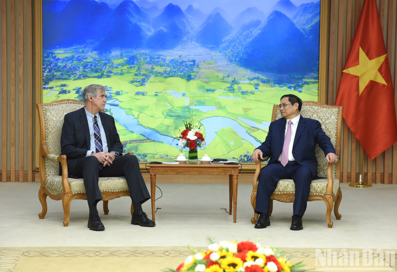 Prime Minister Pham Minh Chinh receives US Senator Jeff Merkley. Prime Minister Pham Minh Chinh receives US Senator Jeff Merkley.
