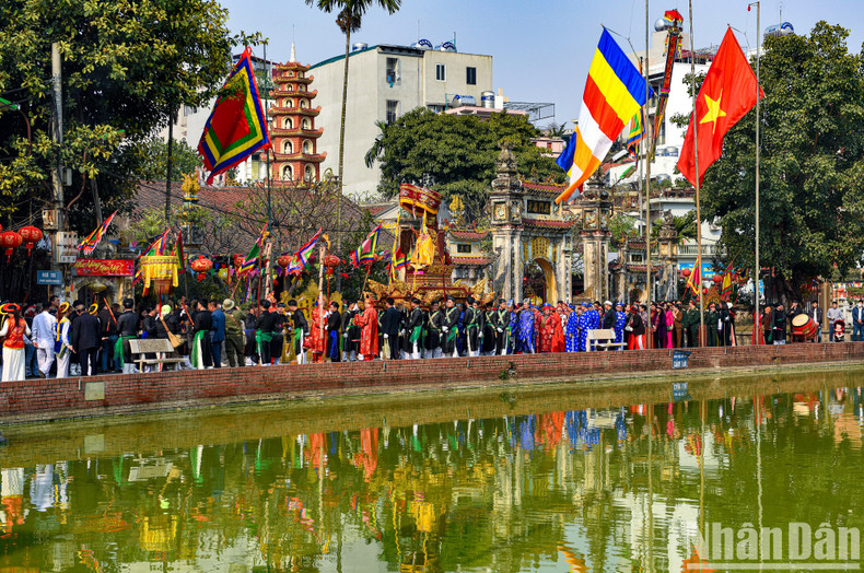 The festival opened with an incense offering, a palanquin procession, and traditional rituals. The festival opened with an incense offering, a palanquin procession, and traditional rituals.