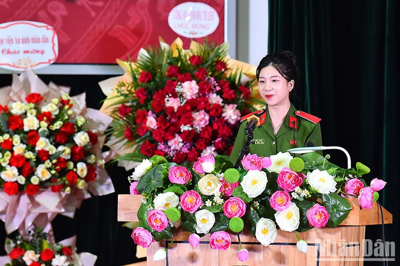 Student Dinh Van Anh speaking at the ceremony, on behalf of students at the academy. Student Dinh Van Anh speaking at the ceremony, on behalf of students at the academy.