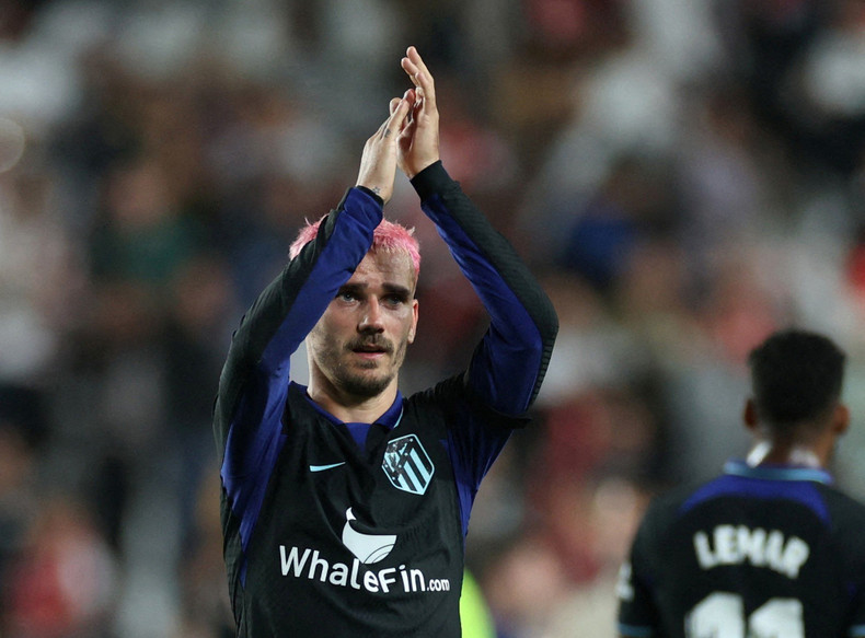 Atletico Madrid's Antoine Griezmann applauds fans after the match - LaLiga - Rayo Vallecano v Atletico Madrid - Campo de Futbol de Vallecas, Madrid, Spain - April 9, 2023. (Photo: Reuters)