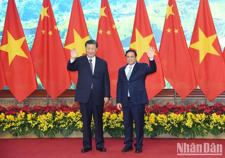 Prime Minister Pham Minh Chinh (R) and Chinese Party General Secretary and President Xi Jinping. Prime Minister Pham Minh Chinh (R) and Chinese Party General Secretary and President Xi Jinping.
